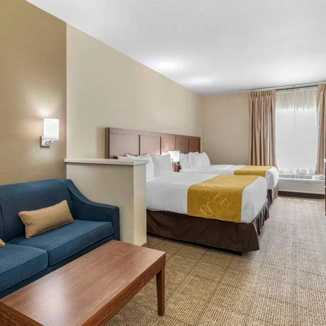 جناح بسريرين كوين مع أريكة، Comfort Suites Tulare Sequoia Gateway 6/9