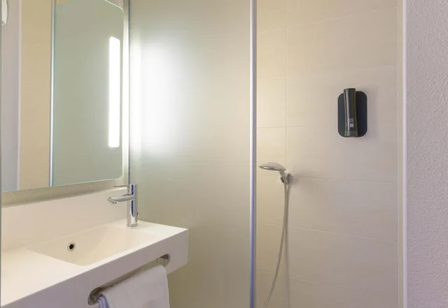 غرفة قياسية بسرير مزدوج، B&B Hotel Meaux 6/9