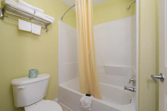 غرفة بسريرين كوين للمدخنين، Americas Best Value Inn & Suites Waller Prairie View 3/5