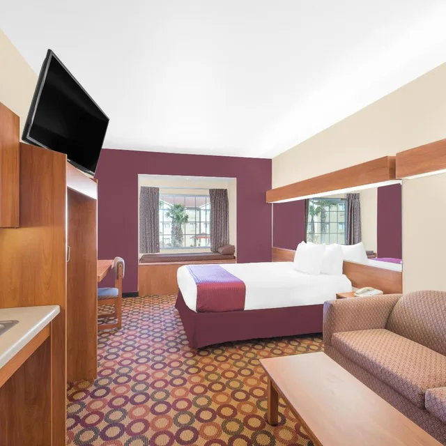 جناح بسرير كوين بحوض استحمام لذوي الإعاقة، Microtel Inn & Suites By Wyndham Aransas Pass/Corpus Christi 4/6