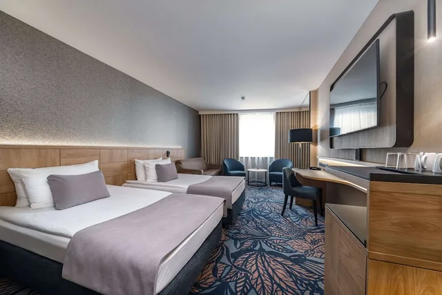 1 Bedroom, Superior, King Bed, Sofa, Airport Hotel Okecie 3/9