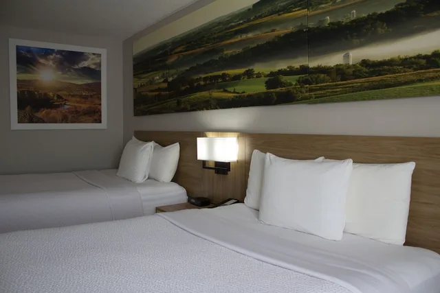 غرفة بسريرين مزدوجين، Days Inn by Wyndham Colby 3/5