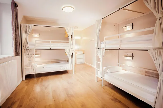 Private, Mixed Dorm, 4 Beds, 2 Bunk Beds، Wombat's City Hostel London 1/1