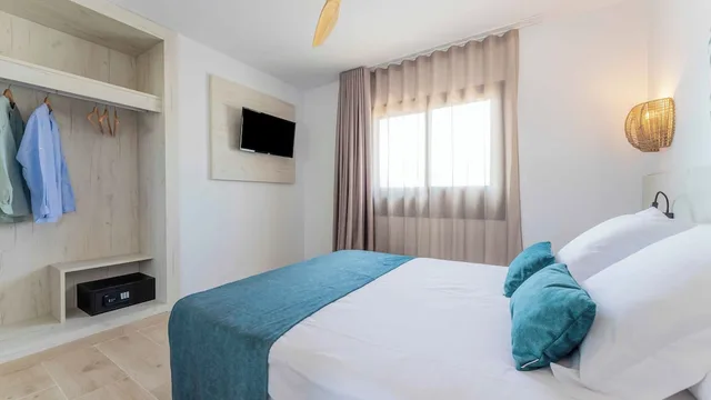 غرفة كومفورت بسرير كينج وسرير فردي بغرفتي نوم، Bakour Lanzarote Splash 2/4