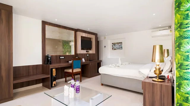 غرفة بريميوم بسرير كينج بإطلالة على المدينة بشرفة بغرفة نوم واحدة، NIRANJANA HOTEL 5/9