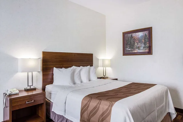 غرفة بسرير كوين، Econo Lodge Luverne I-90 2/6