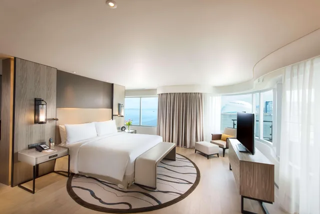جناح بغرفتي نوم، Conrad Manila 2/2