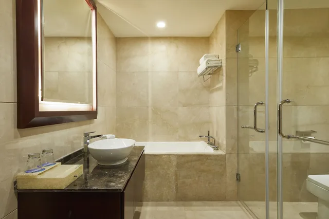 جناح ديلوكس بسرير كينج بشرفة بغرفة نوم واحدة، FOUR POINTS BY SHERATON DANZHOU 2/2