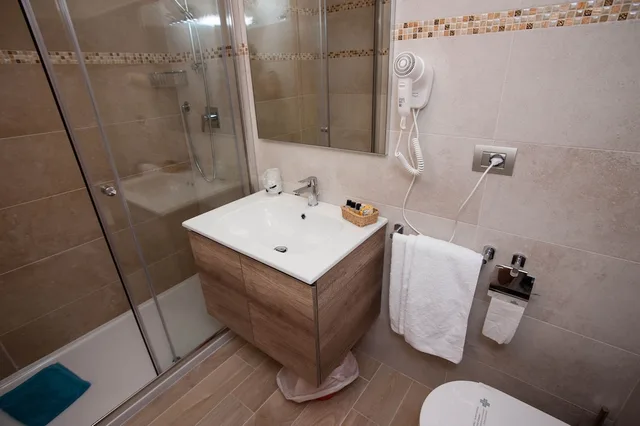 غرفة كومفورت بثلاثة أسرّة بإطلالة على الحديقة، Hotel Portoconte 3/4
