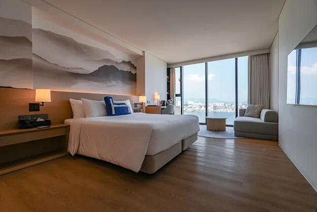 Grand, Deluxe, King Bed, Sea and Lake View، Homm Marina Sokcho 2/4