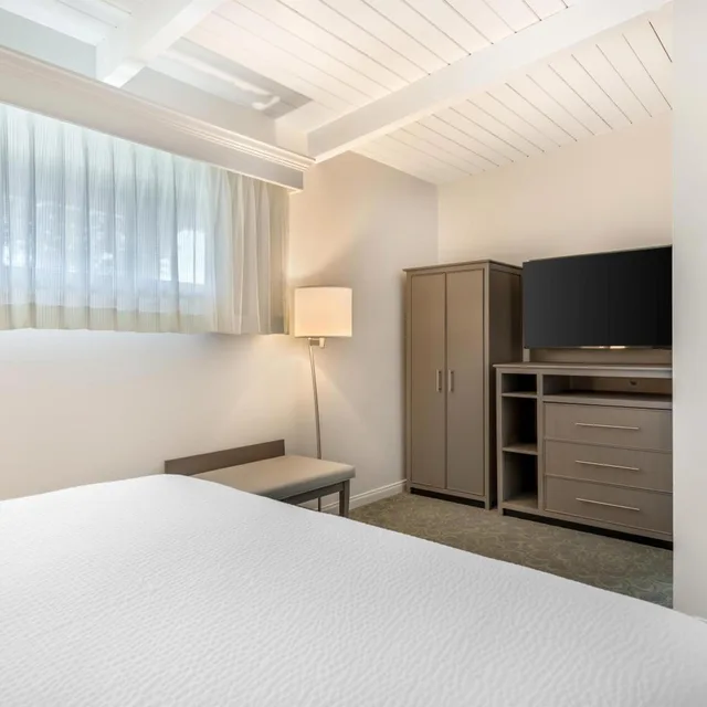 1 Bedroom, Suite, King Bed, Pool Side, Kitchen، Best Western Plus Santa Barbara 6/9