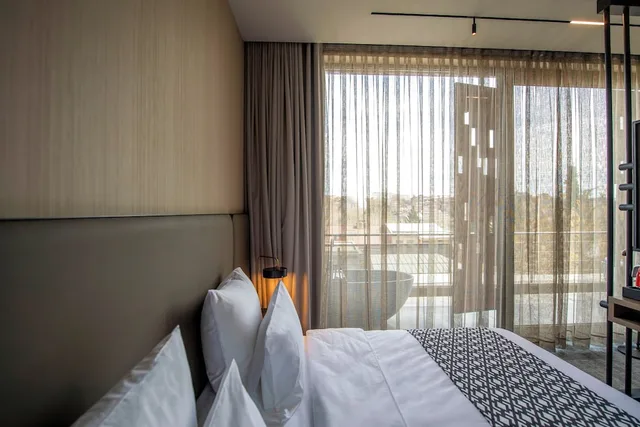 Exclusive, King Bed, Xx، Qarvasla Hotel 1/2