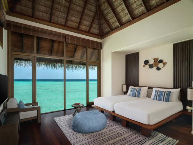 TWO BEDROOM GRAND WATER VILLA -Transfer Excluded، Conrad Maldives Rangali Island 2/3