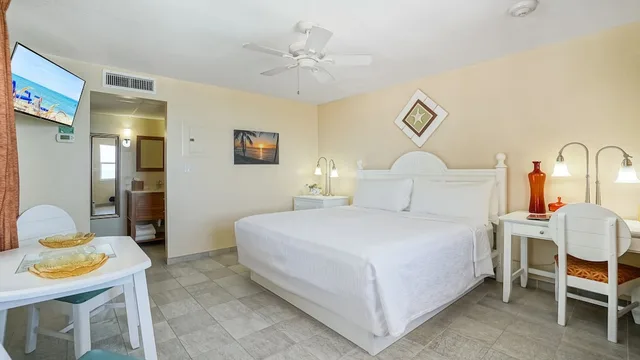 غرفة قياسية بسرير كينج بإطلالة على البحر، Glunz Ocean Beach Hotel and Resort 2/10