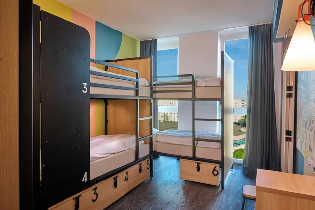 Private, Female Only, 6 Beds, 3 Bunk Beds، Generator Berlin Alexanderplatz 1/2