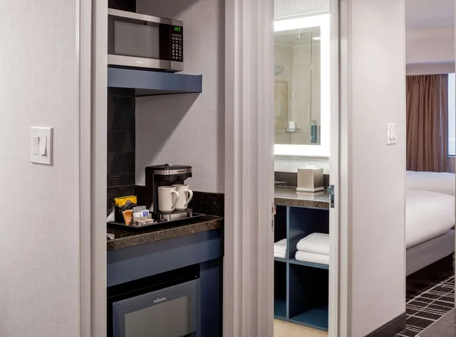جناح بسريرين كوين بغرفة نوم واحدة مع أريكة، DoubleTree Suites by Hilton Hotel Salt Lake City Downtown 6/6