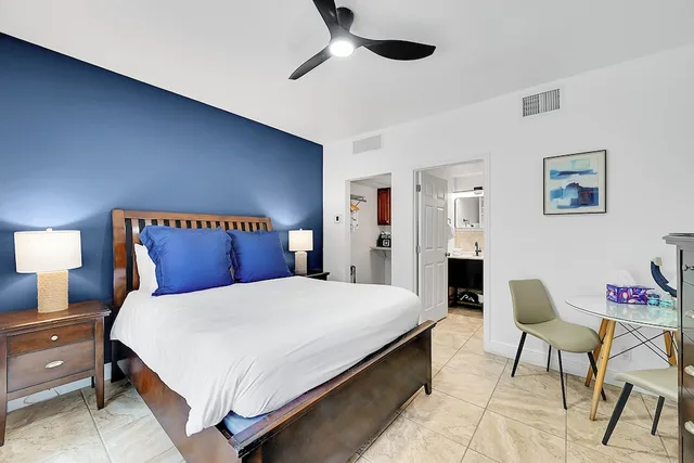 Queen Bed, Pool Side، Inn on the Drive 7/10