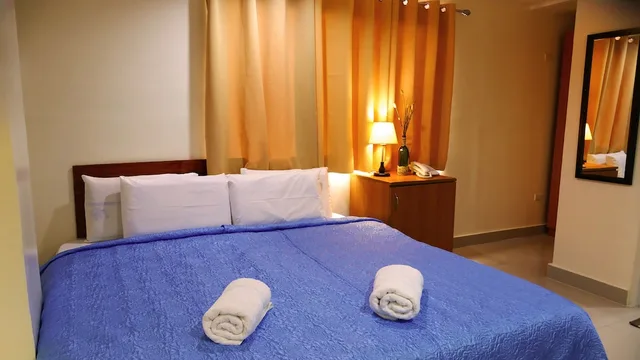غرفة بريميوم بسرير كينج بإطلالة جزئية على البحر، Countess Pension House 2/5