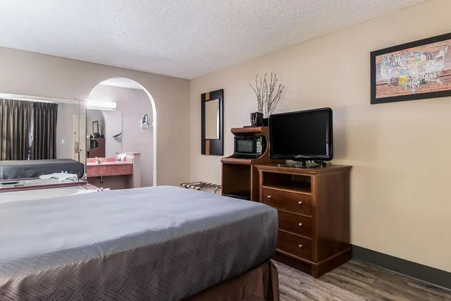 جناح بسرير كوين، Econo Lodge Gainesville Downtown Area 2/4