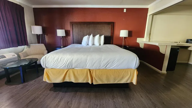 استوديو بسرير كينج، Mission Inn and Suites 1/7
