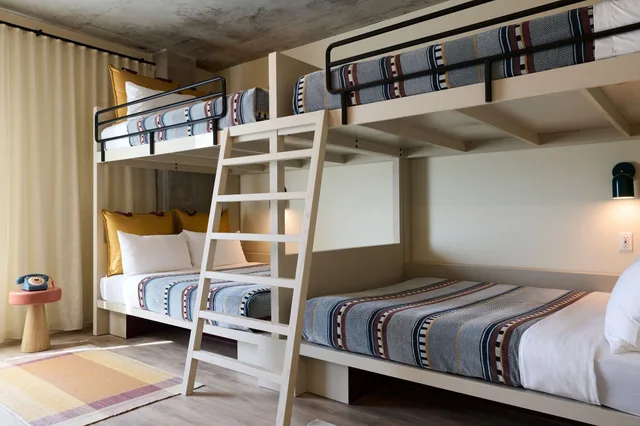room, multiple beds، Moxy Charleston Downtown 1/2