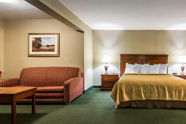 جناح بسرير كينج، Quality Inn Near China Lake Naval Station 2/3