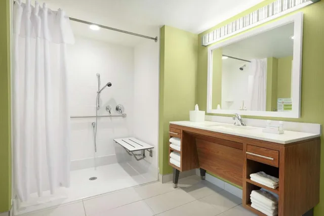 جناح بسرير كينج مع أريكة لذوي الإعاقة، Home2 Suites By Hilton Milwaukee Airport 3/6