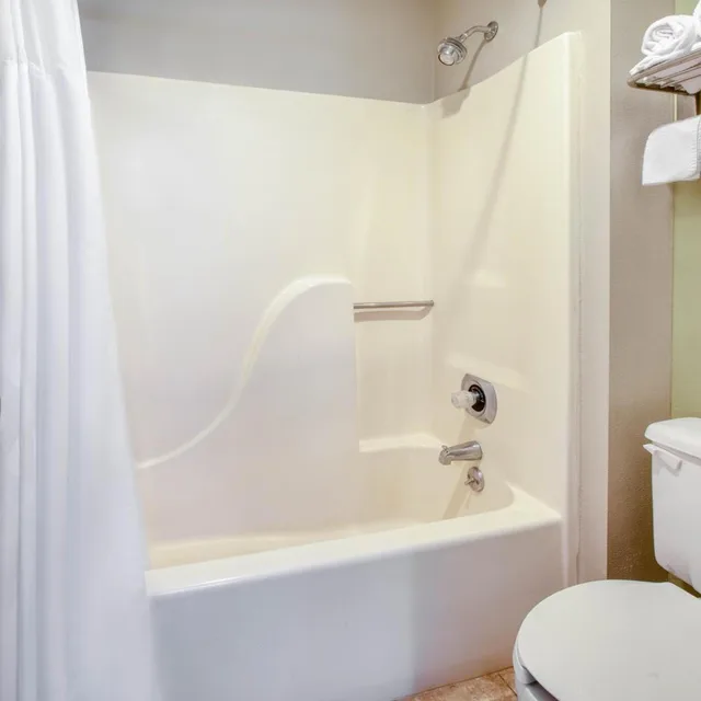 Deluxe, Suite, Queen Bed, Baymont By Wyndham Grand Rapids Southeast 3/4