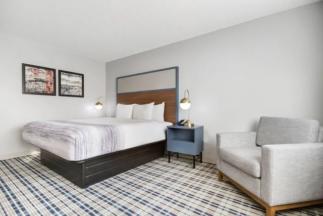 غرفة بسرير كينج، Americinn By Wyndham Wausau 2/10