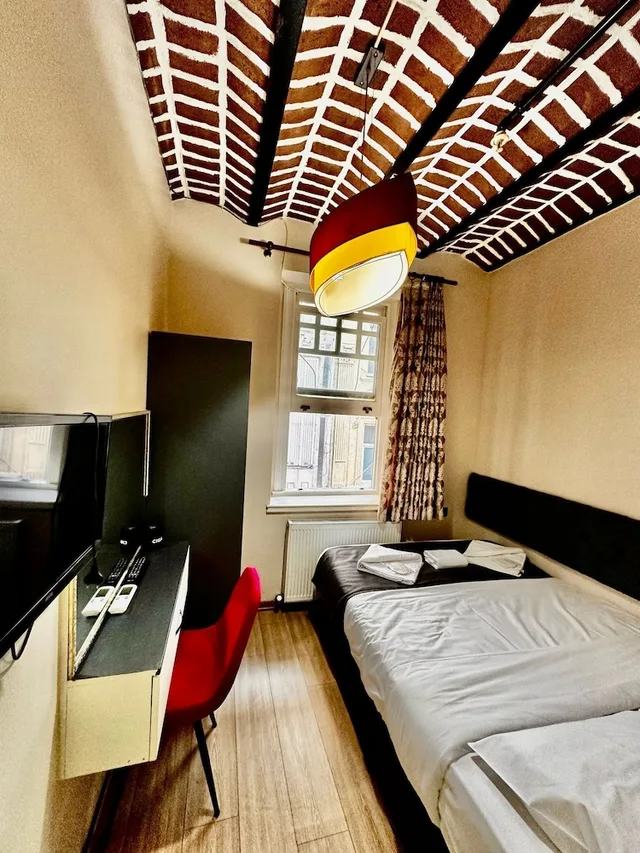 غرفة قياسية بسرير كوين، Taksim Palace Istanbul Hotel 1/1