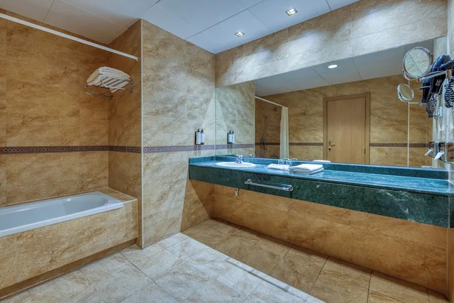 جناح جونيور بسرير كوين مع أريكة، Senator Cadiz Spa Hotel 7/7