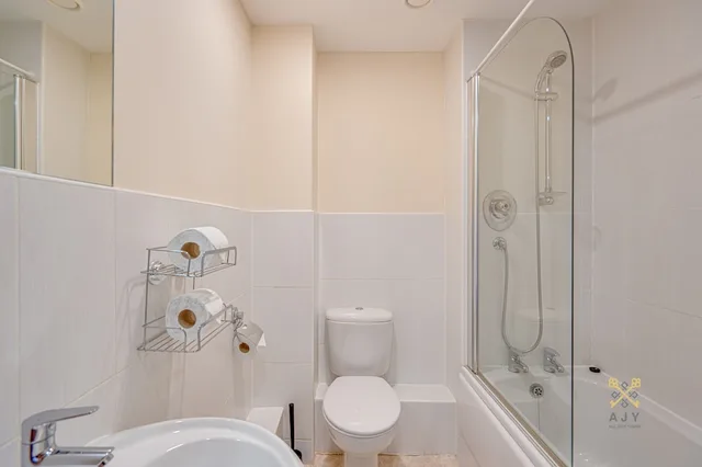 شقة سوبيريور بسرير كينج وسريرين منفصلين بغرفتي نوم مع أريكة، Mica Point City Centre Apartment 9/10