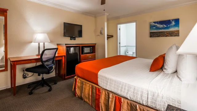 غرفة قياسية بسرير كينج، Best Western Heritage Inn Bakersfield 2/9