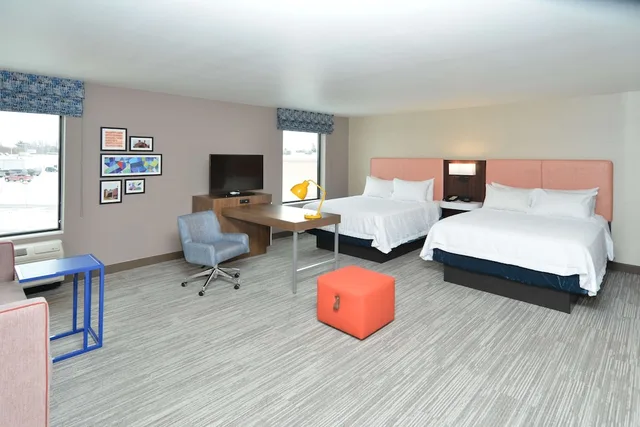 جناح استوديو بسريرين كوين مع أريكة، Hampton Inn & Suites Menomonie-UW Stout 2/3