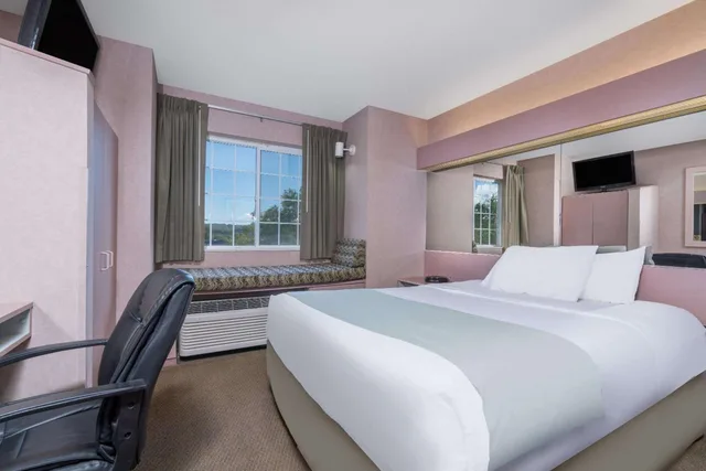 غرفة بسرير كوين لذوي الإعاقة، Microtel Inn By Wyndham Onalaska La Crosse 1/7