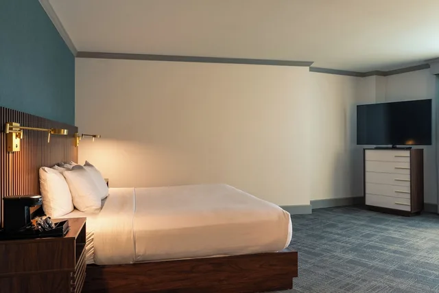 جناح بسرير كينج مع أريكة لذوي الإعاقة، Comfort Inn and Suites Near Burke Mountain Saint Johnsbury, VT 6/10