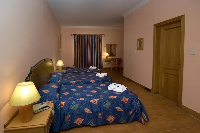 غرفة ثلاثية بثلاثة أسرّة بشرفة، Soreda Hotel 2/3