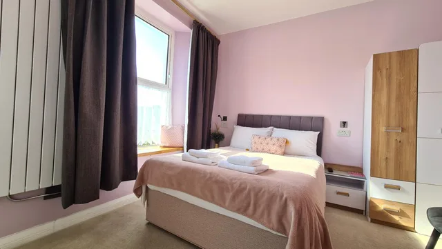 غرفة بسرير مزدوج بحوض استحمام، The Torland Hotel 5/10