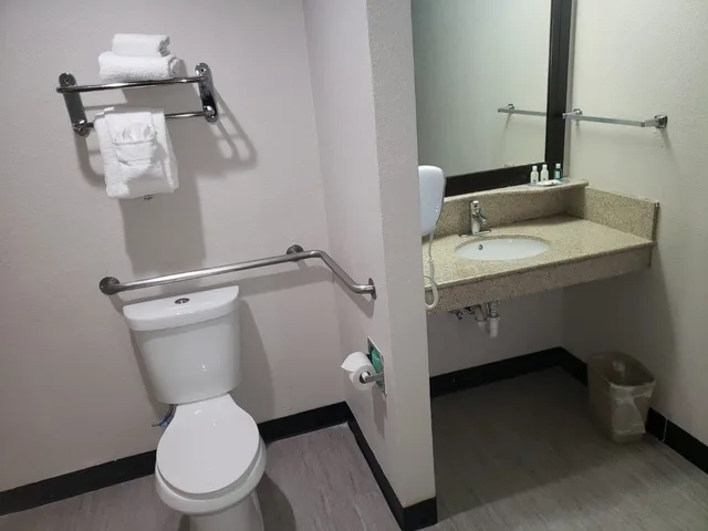 غرفة بسرير كينج، Quality Inn Airport East El Paso 4/4