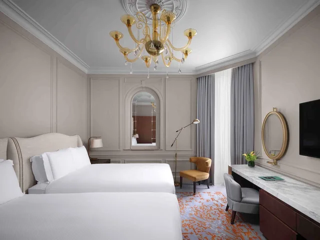 غرفة عائلية بسرير كينج وسريرين مزدوجين بغرفتي نوم، The Savoy Hotel 1/9