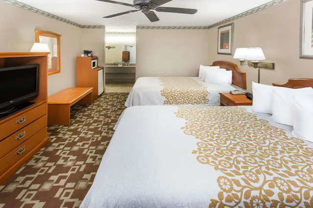 غرفة بسريرين مزدوجين للمدخنين، Days Inn By Wyndham Batesville 3/6