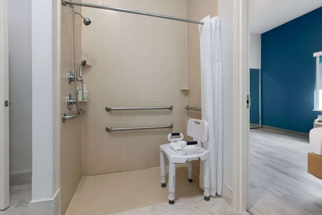 جناح ديلوكس بسرير كينج لذوي الإعاقة، La Quinta Inn and Suites by Wyndham Ft. Worth - Burleson 5/5