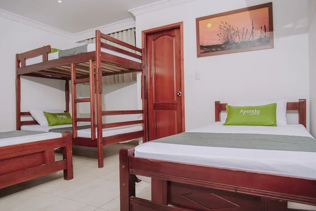غرفة عائلية بسرير مزدوج وسرير فردي وأسرّة بطابقين، Ayenda 1618 Hotel Colón Rodadero 1/5
