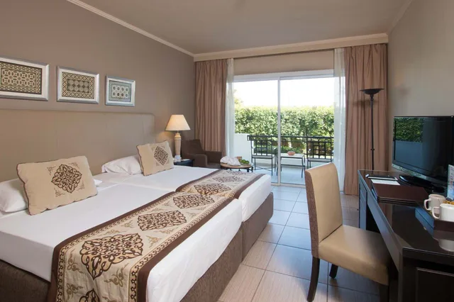 غرفة ديلوكس عائلية ثلاثية بإطلالة على الحديقة، Jaz Fanara Resort and Residence 2/2