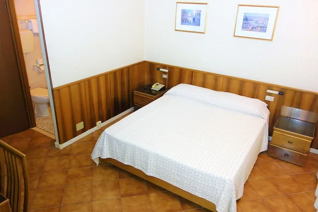 غرفة قياسية رباعية بأربعة أسرّة، Euromotel Croce Bianca 3/10