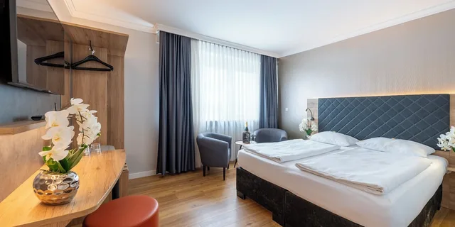 Comfort, Double Bed, PLAZA INN Rieker Stuttgart Hauptbahnhof 5/7