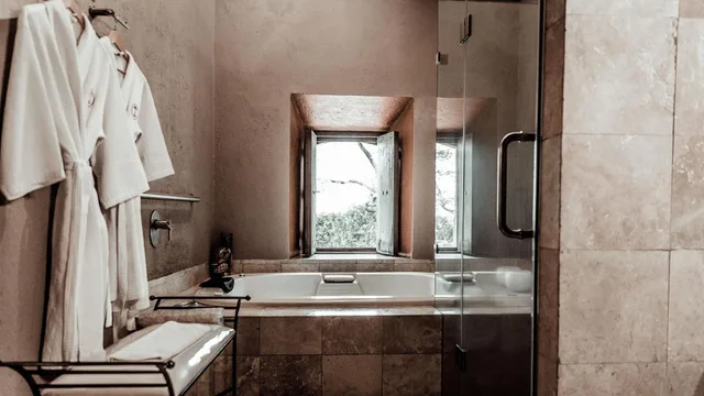 جناح بسرير كينج بجاكوزي، Hacienda Sepulveda Hotel Spa 4/8