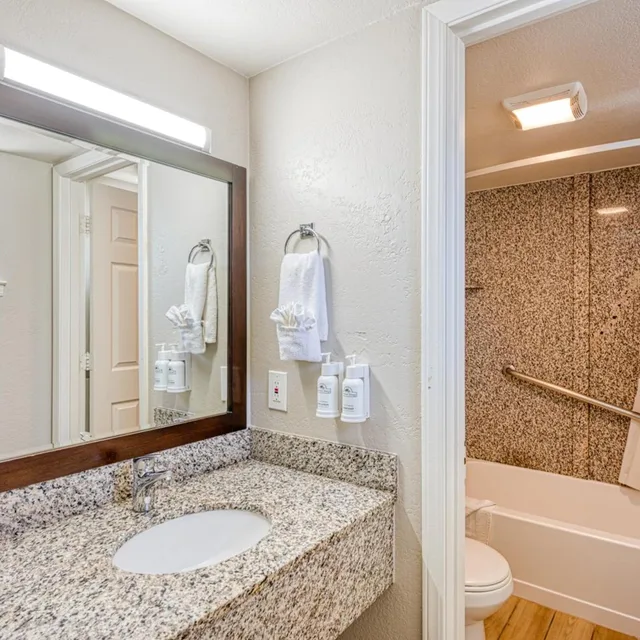 غرفة بسريرين كوين، Harbor House Inn 6/9