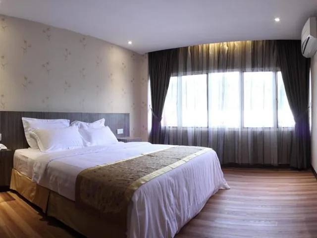 Family, 1 King and 1 Single Beds, Mandarin Hotel 1/3