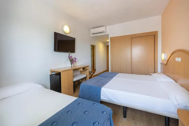 غرفة ثلاثية، PLAYAS DE GUARDAMAR HOTEL 2/7